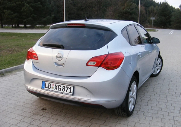 Opel Astra cena 34500 przebieg: 81000, rok produkcji 2014 z Tarnobrzeg małe 596